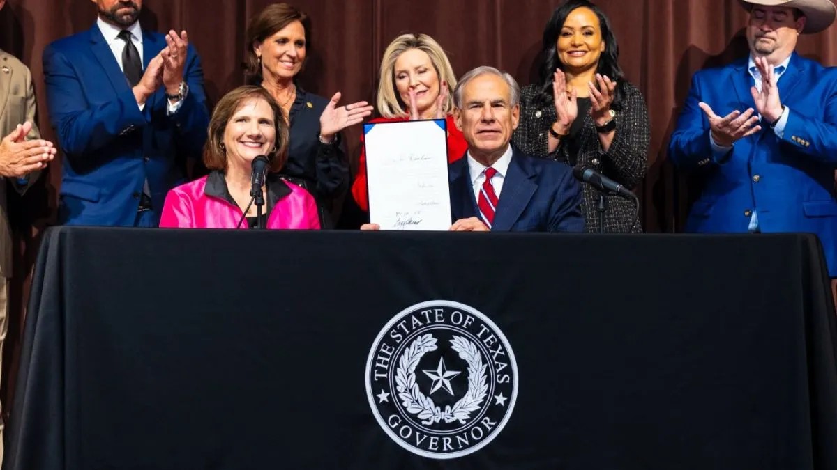 Texas governor announces ban on Sharia law, urges reporting of compliance attempts