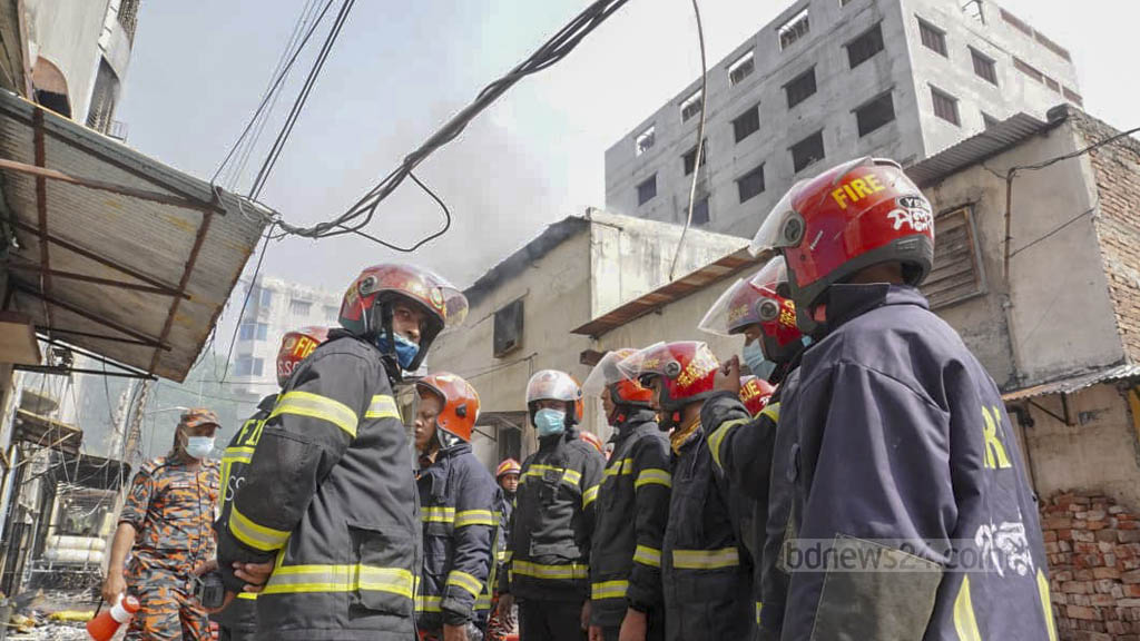 9 killed in fire at garment factory and chemical warehouse in Bangladesh