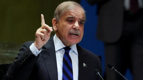 Pak PM pushes 'peace through dialogue and diplomacy' during calls with world leaders