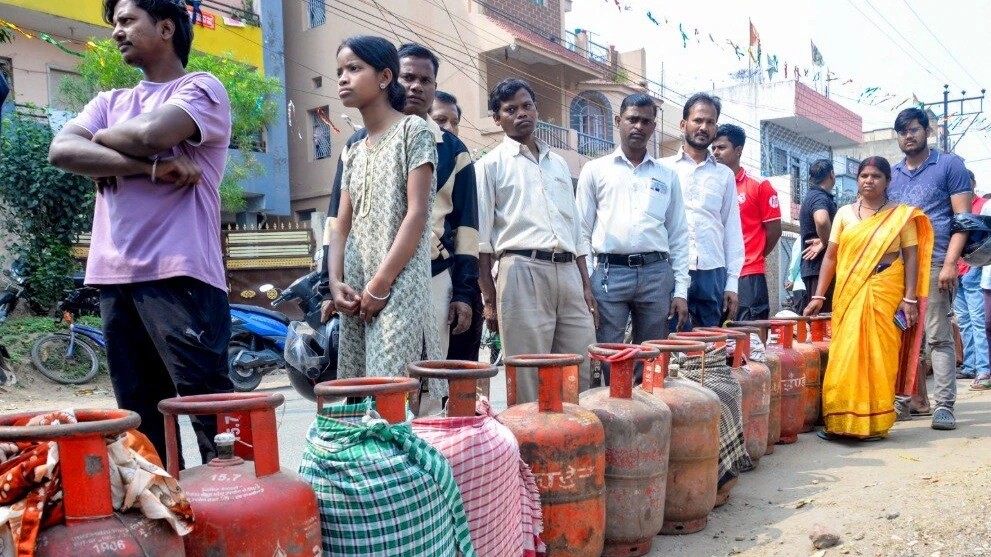 Govt steps up LPG supply, urges calm amid Hormuz concerns