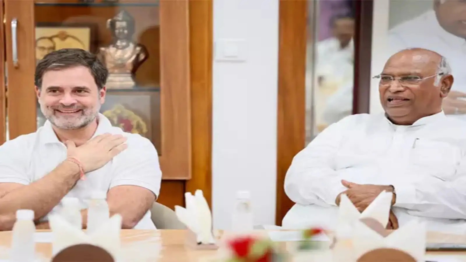 Rahul meets Kharge for final discussion to pick Kerala chief minister