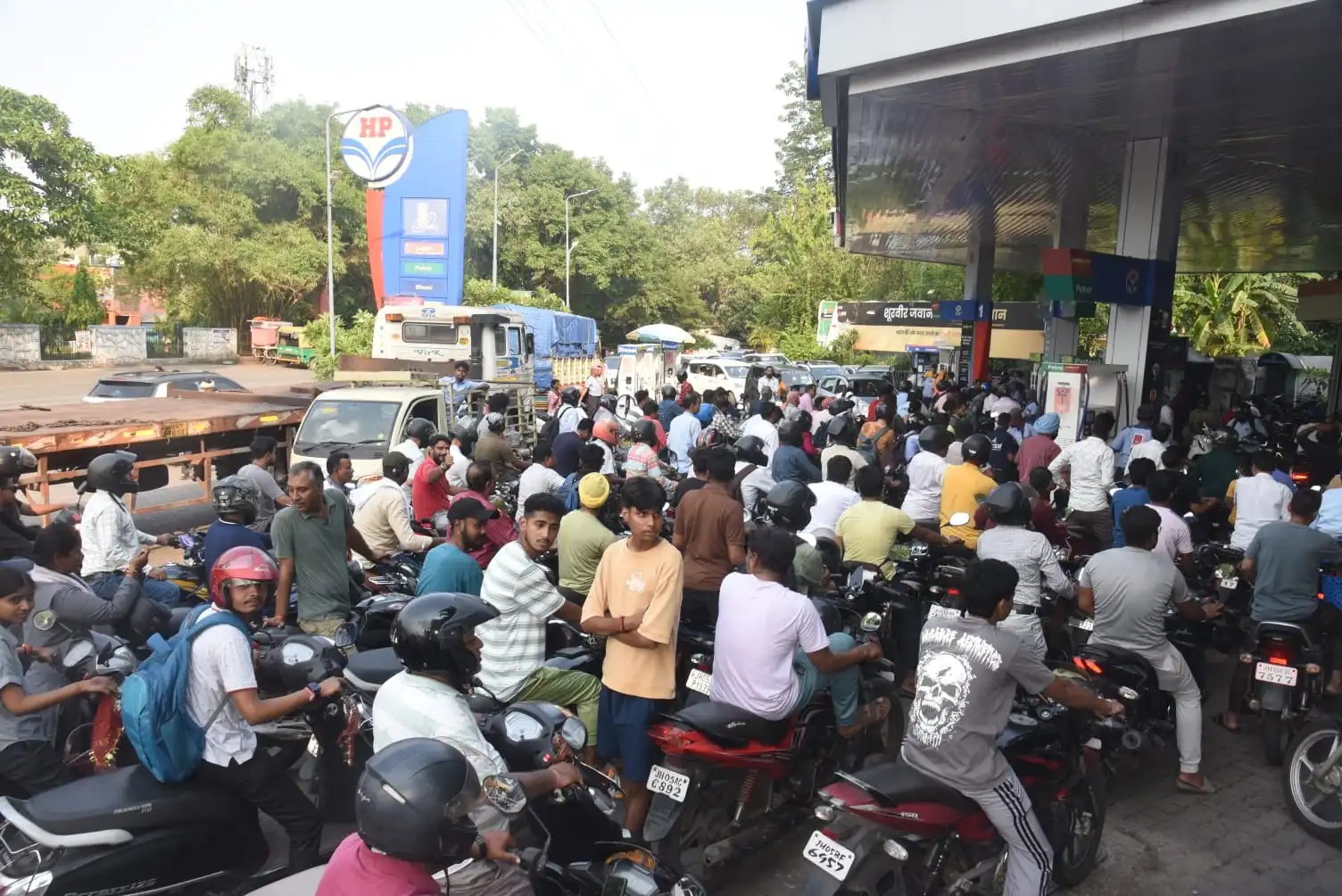 Long queues at petrol pumps as fuel shortage rumour triggers panic buying in Jharkhand