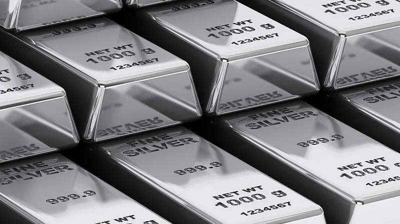 Silver import curbs, US-Iran tensions to keep bullion market volatile next week: Analysts