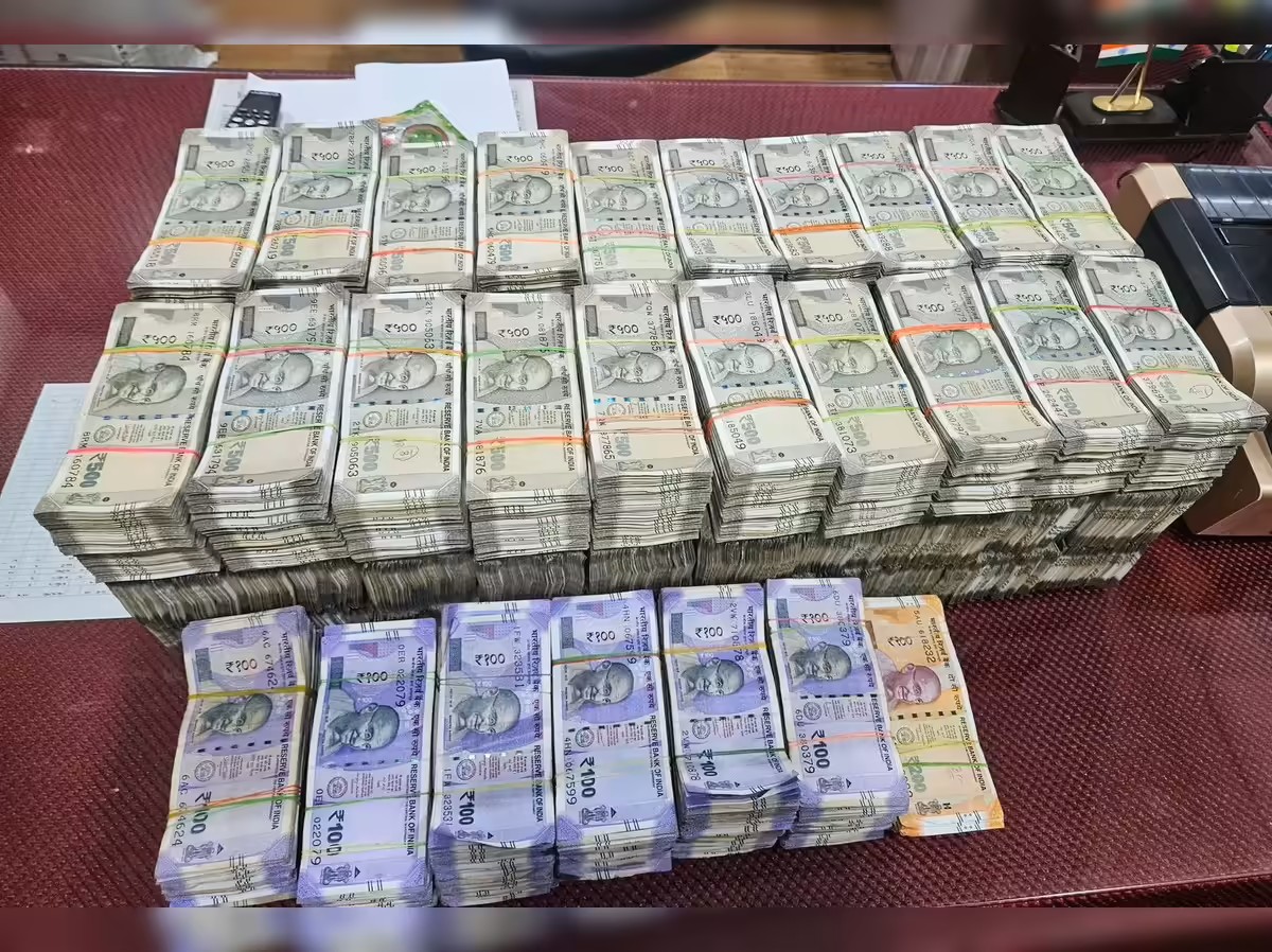 Over Rs 2.56 cr in unaccounted cash seized from car in Gujarat; IT dept informed for further probe