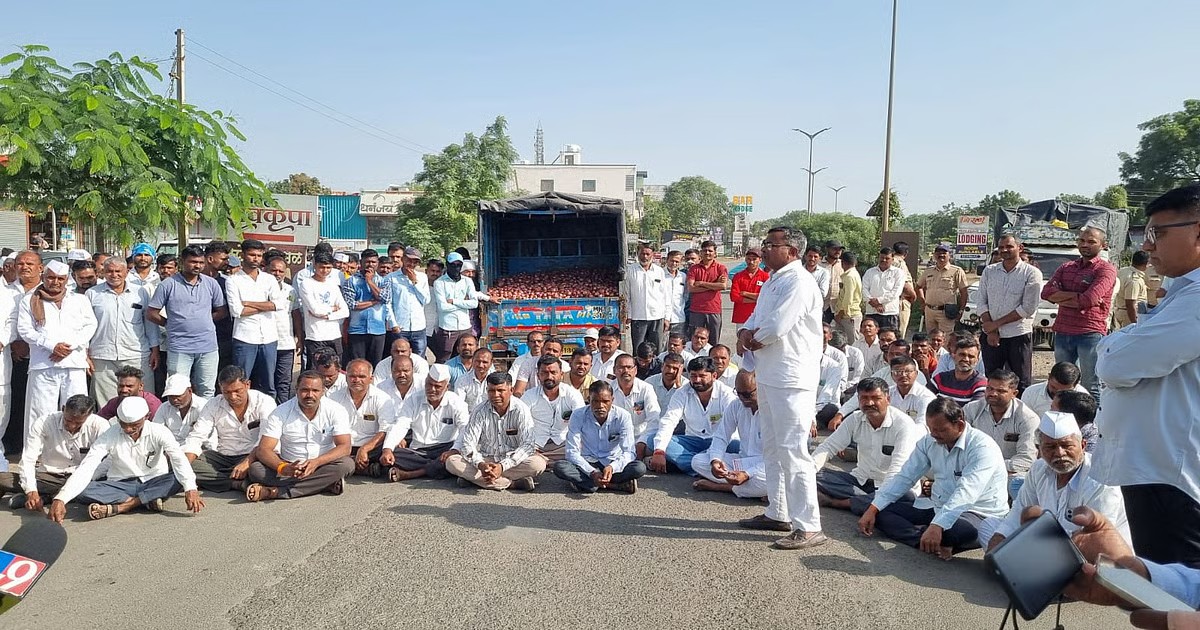 Onion farmers, MVA leaders stage protest against procurement prices in Nashik, block highway