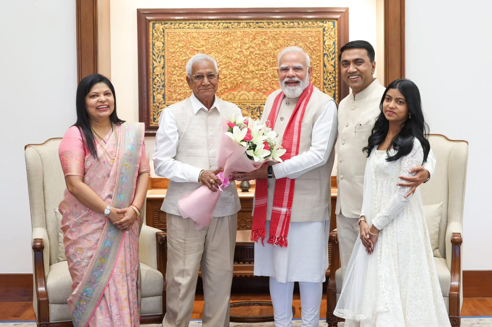 Goa CM meets Modi with family, says it's emotional moment for his father