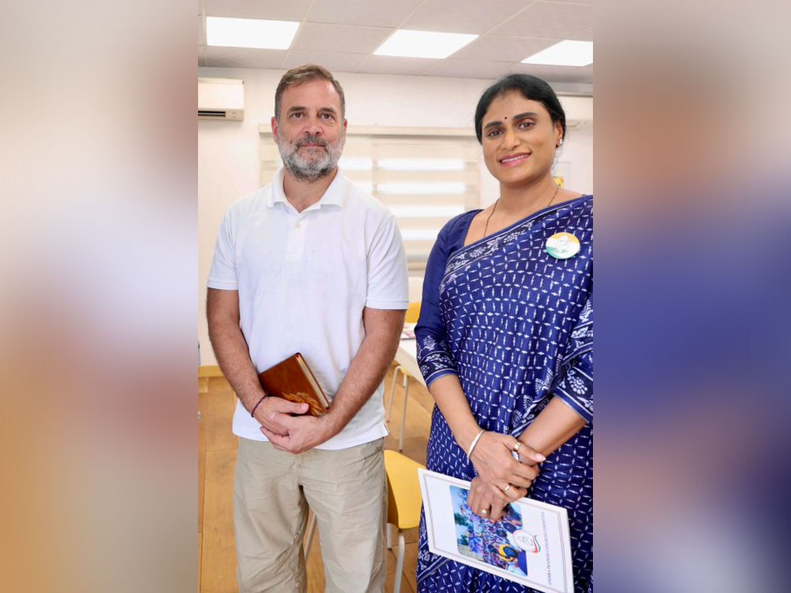Andhra Cong chief Sharmila meets Rahul, Kharge