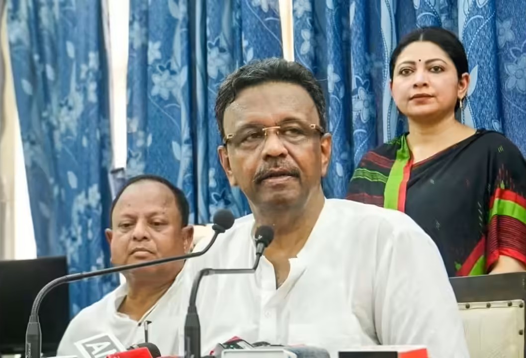 TMC's Firhad Hakim will resign as Kolkata Mayor, Mamata accepted his plea: Party leader Kunal Ghosh