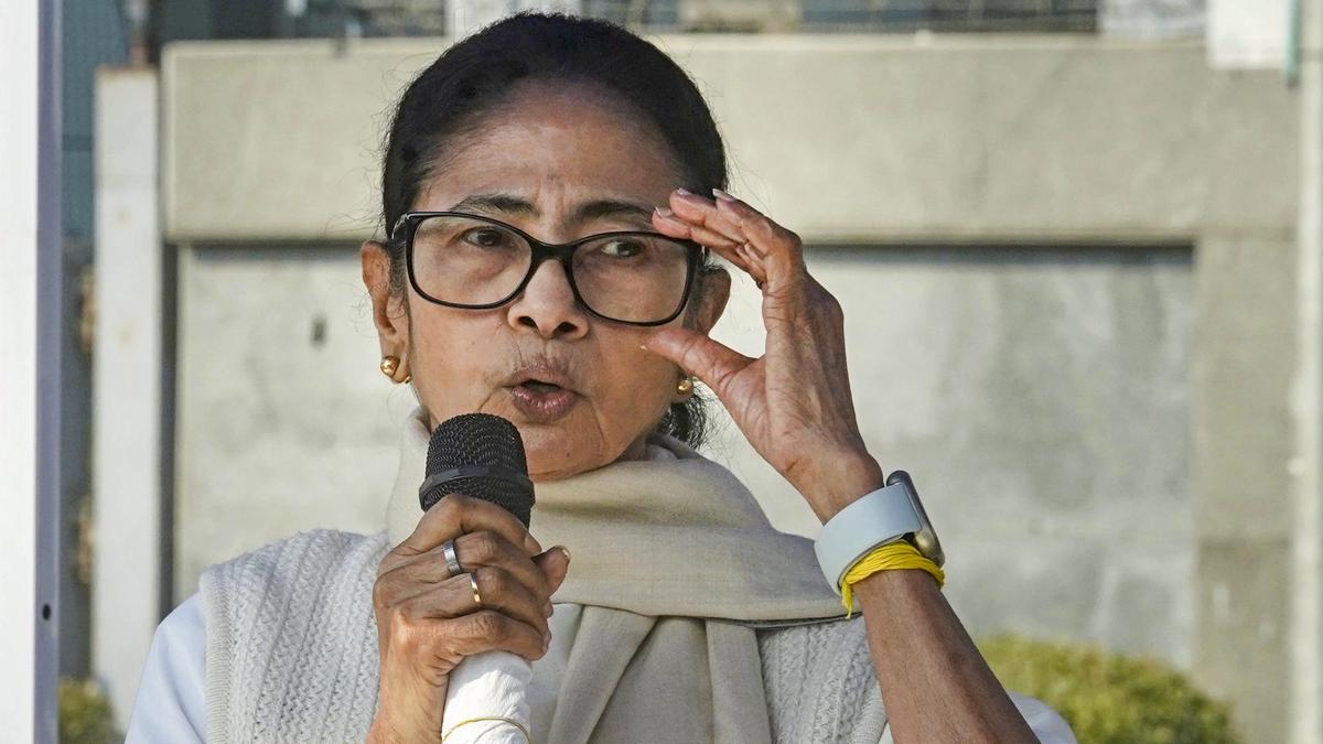 From calling rebels snakes to pledging loyalty in Mamata's darkest hour, Babul pens emotional posts