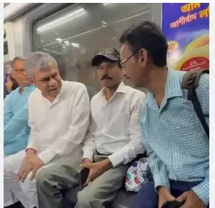Railway minister rides Kolkata Metro to take feedback from passengers, travels by auto rickshaw