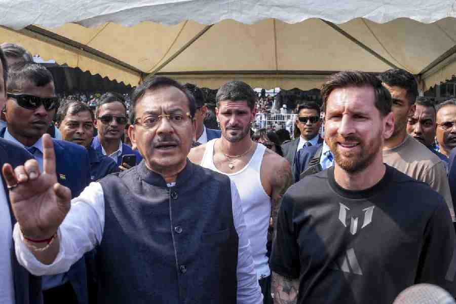 Police summon ex-Bengal sports minister in Messi event chaos case