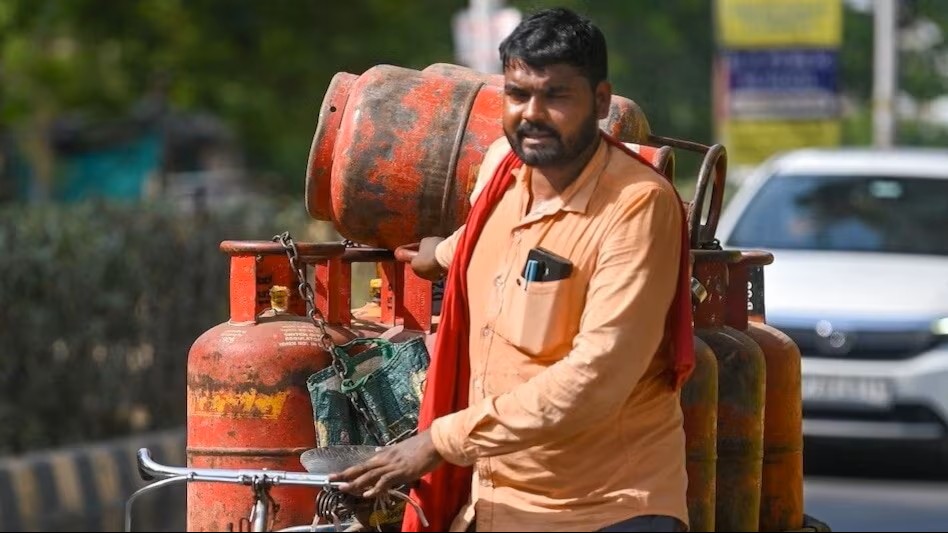 Govt cuts subsidised LPG cylinders to Ujjwala beneficiaries to 4