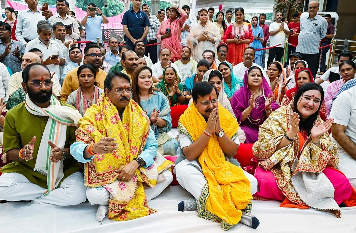 PM Modi's record tenure: Union Cabinet, NDA leaders hail his laedership; prayers held across country