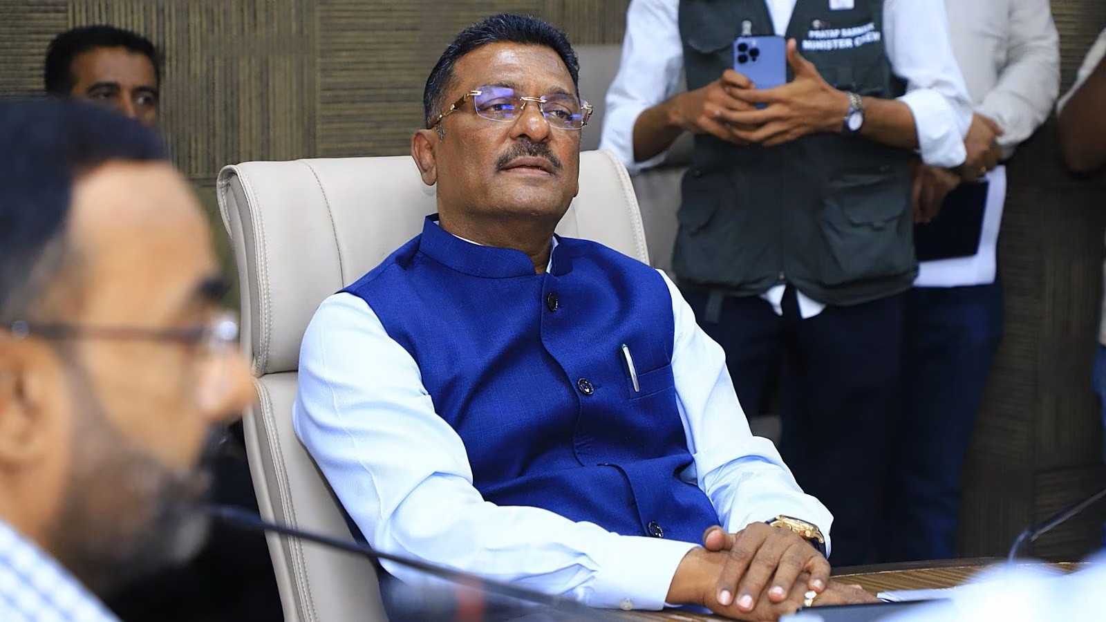 Maharashtra govt orders action against app-based taxi firms over forced tipping complaints