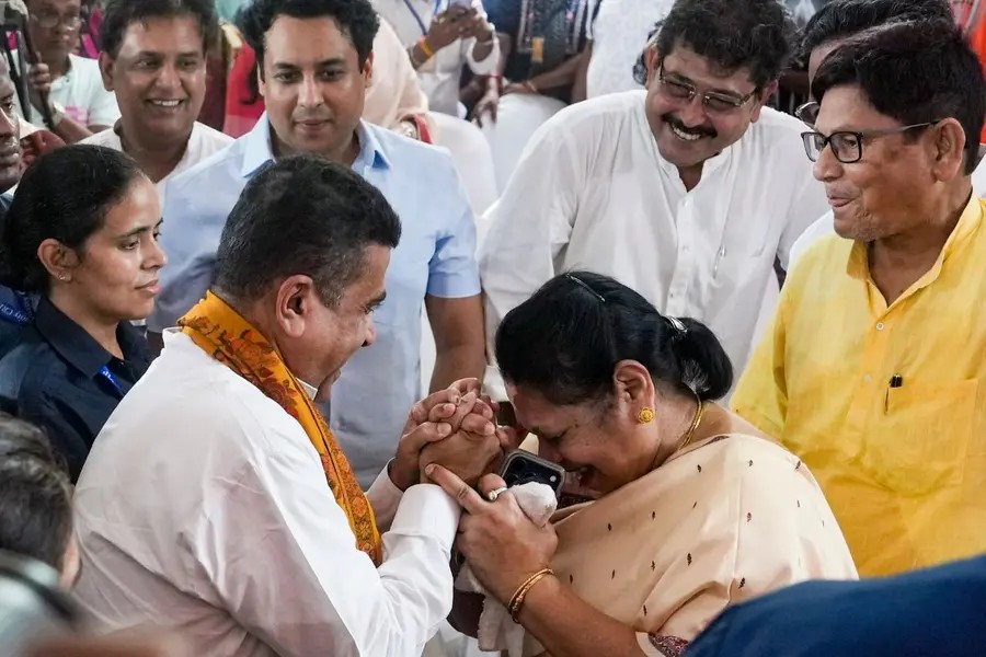 Mamata’s sister-in-law, rebel MP Mala Roy among TMC leaders present at Suvendu's first KMC visit