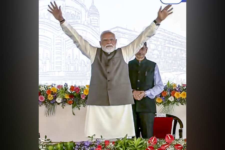 Bengal broke free of its shackles, return of state's glory has begun: Modi