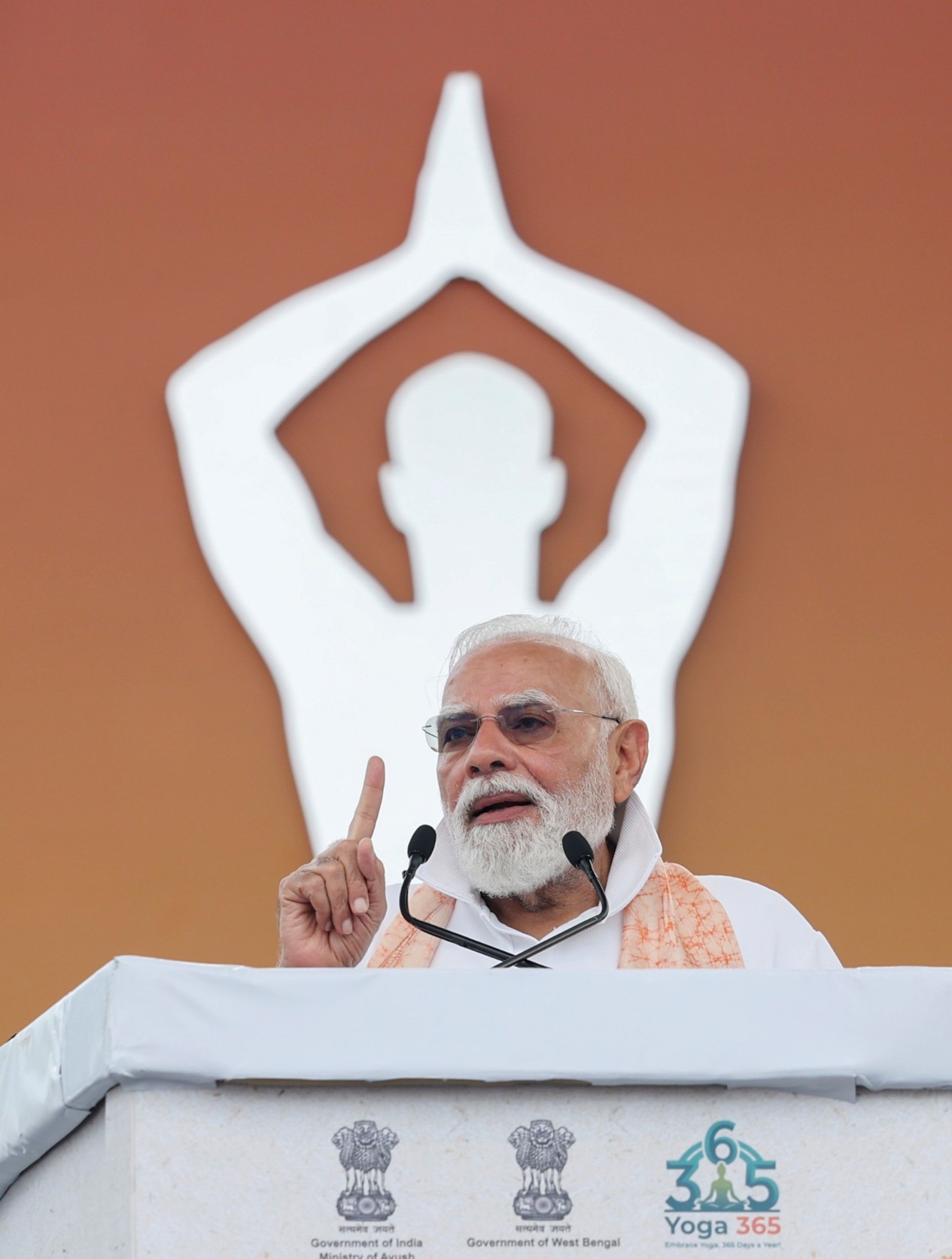Modi thanks Kolkata residents for yoga day programme, praises citywide cleanliness drive