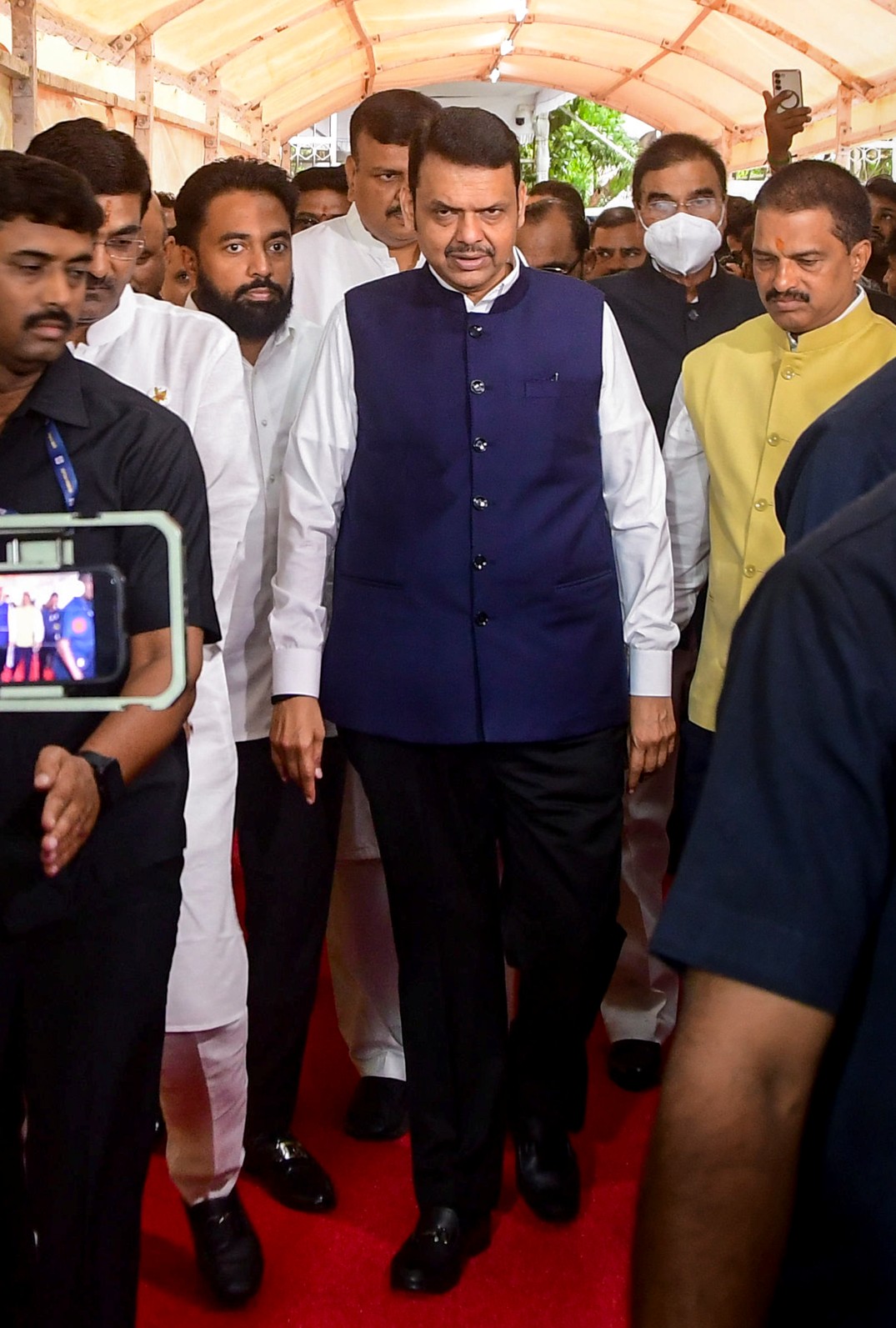 Maharashtra CM meets Amazon CEO, invites company to invest in data centres, healthcare