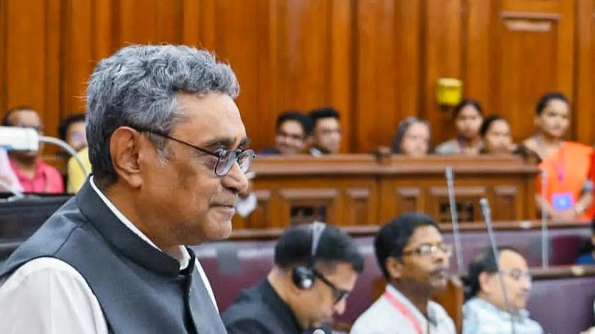 Bengal FM Swapan Dasgupta hints at simplifying land ceiling law in state