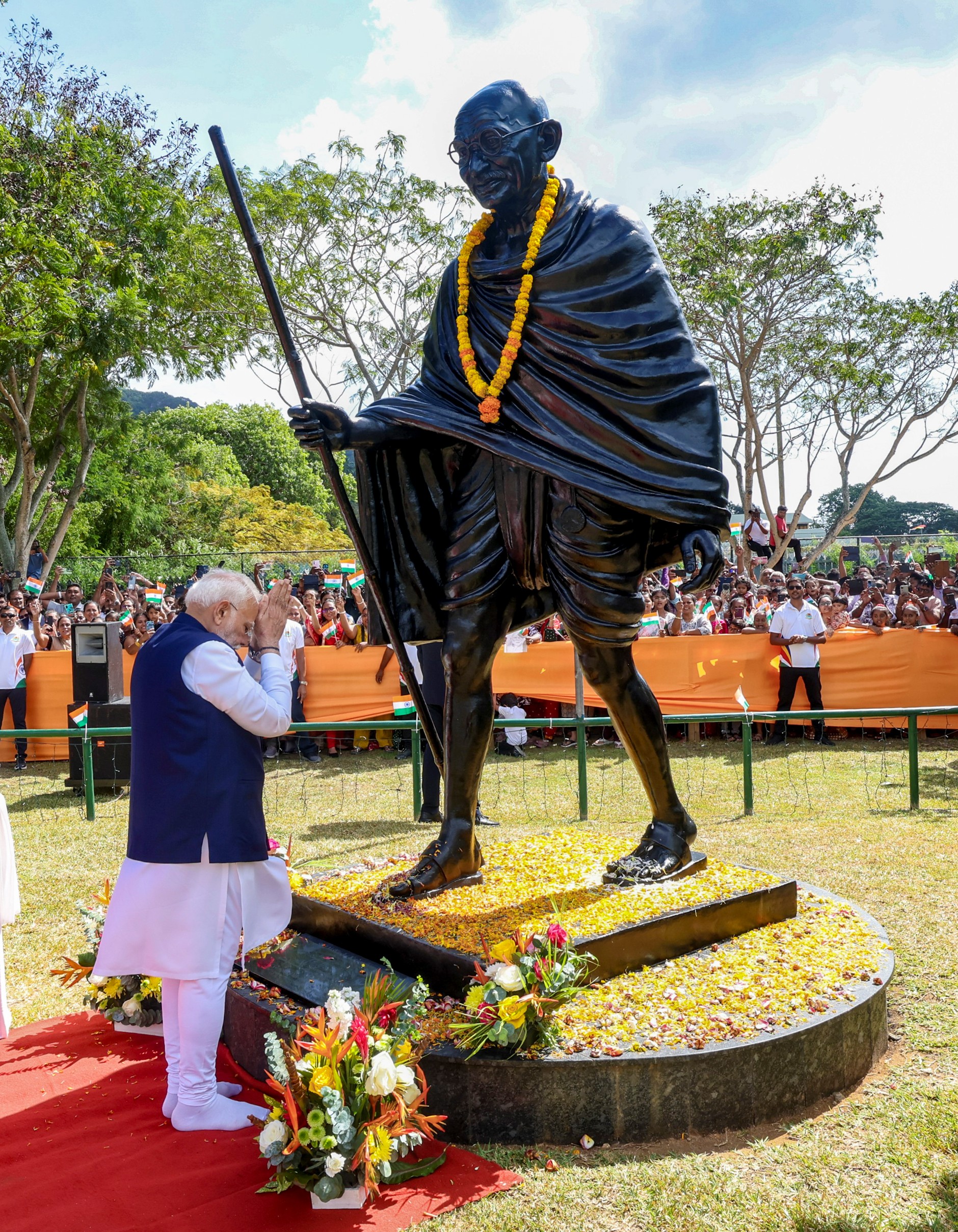 PM Modi pays tribute to Mahatma Gandhi; meets members of Indian diaspora in Seychelles