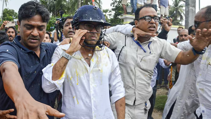 Cal HC orders registration of FIRs in egg pelting cases