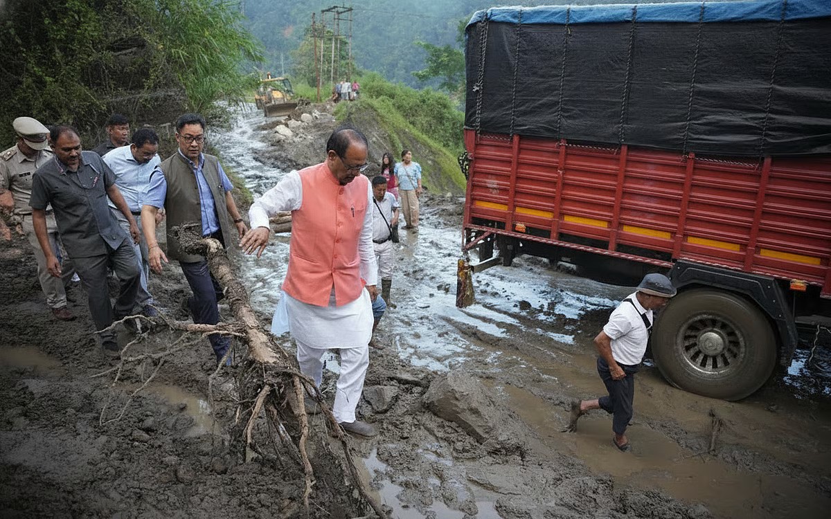 Union ministers Shivraj Chouhan, Kiren Rijiju visit flood-hit Assam; offer Centre's full support