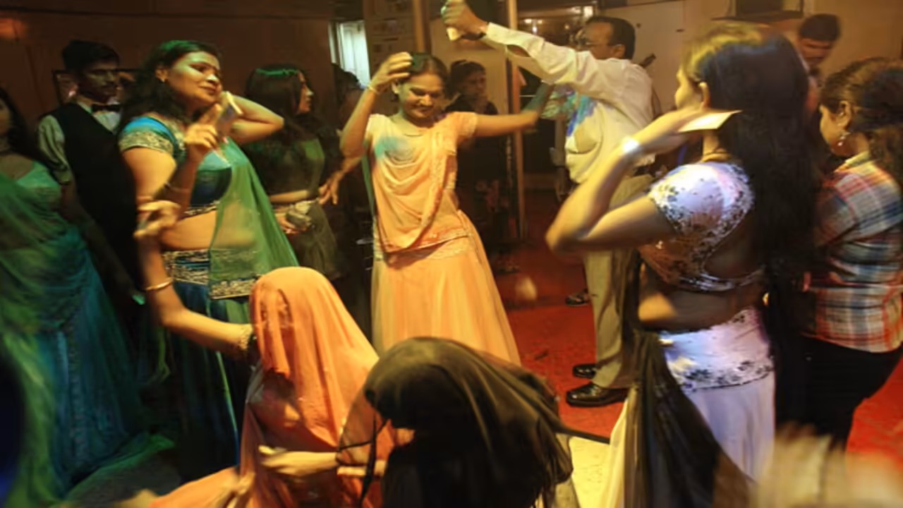 Maharashtra assembly passes bill prescribing stricter penalties for 'obscene dance performances'