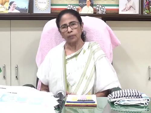Mamata warns dissident TMC leaders: 'Stay with party or join BJP'