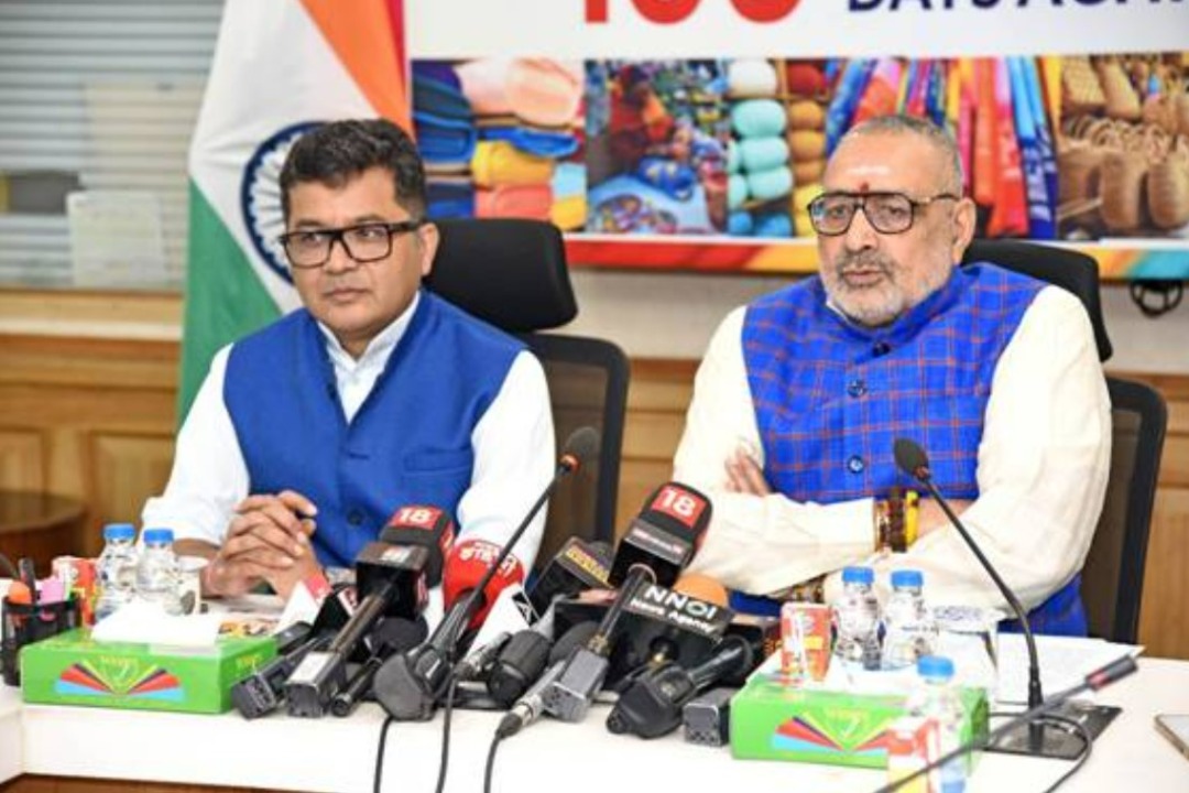 Union Minister Giriraj Singh reviews key initiatives to strengthen textile ecosystem