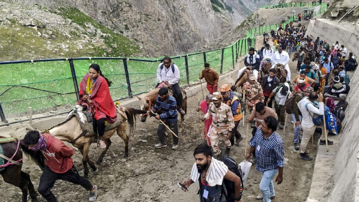 Amarnath Yatra resumes after 6-day weather halt; over 6,000 pilgrims leave Jammu