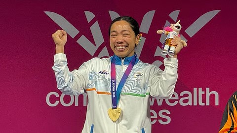 PM Modi leads country in lauding Mirabai after her CWG gold