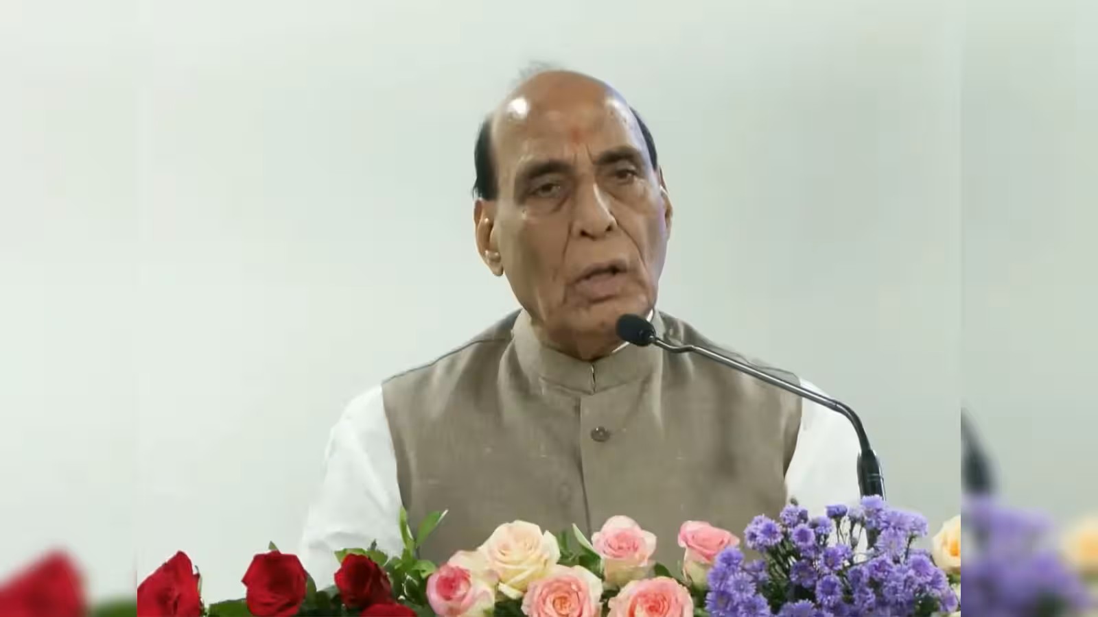 Rajnath hails 'positive exchange' between defence and cinema