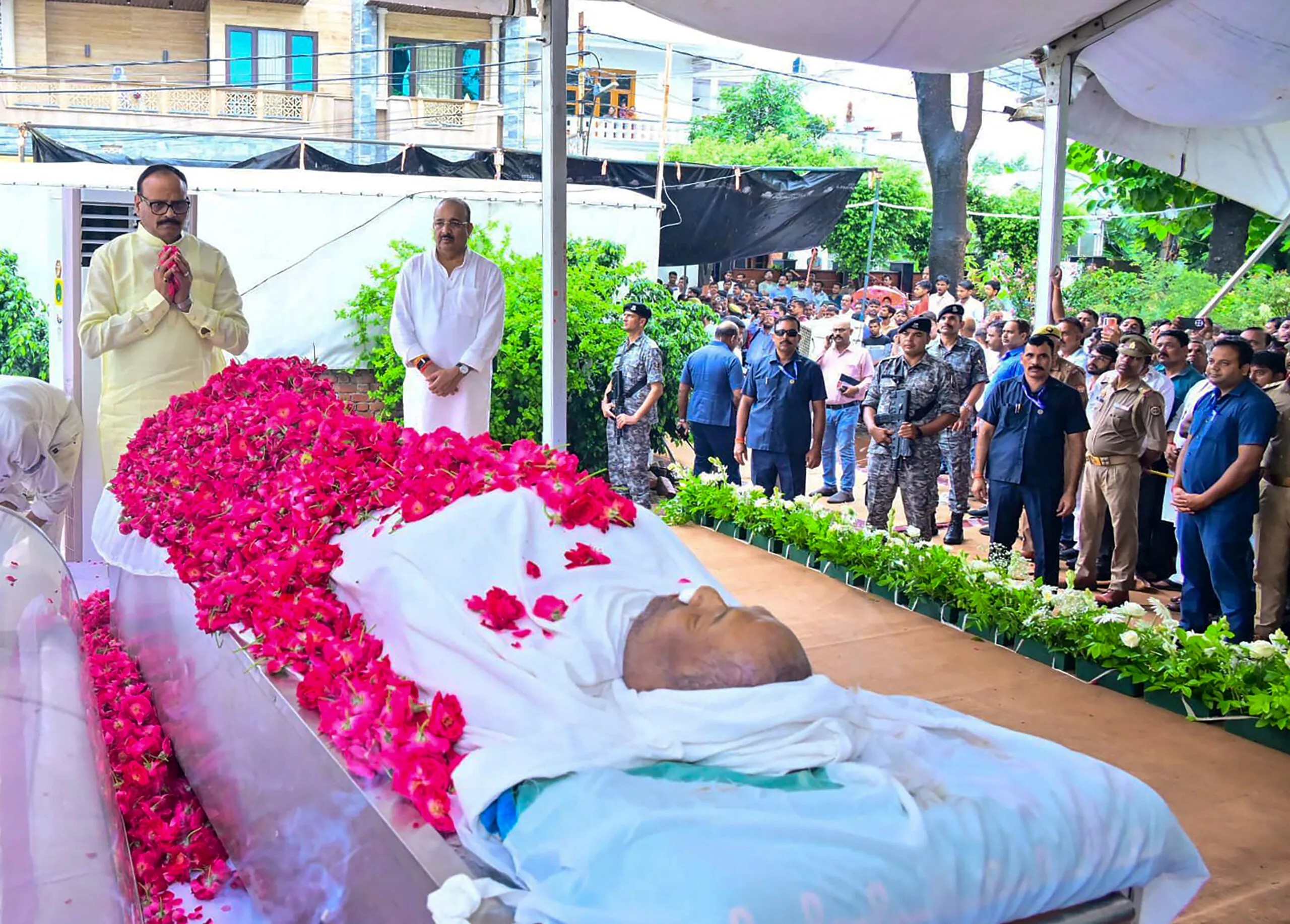 Uma Shankar Singh, BSP's lone MLA in UP, cremated with state honours in Ballia