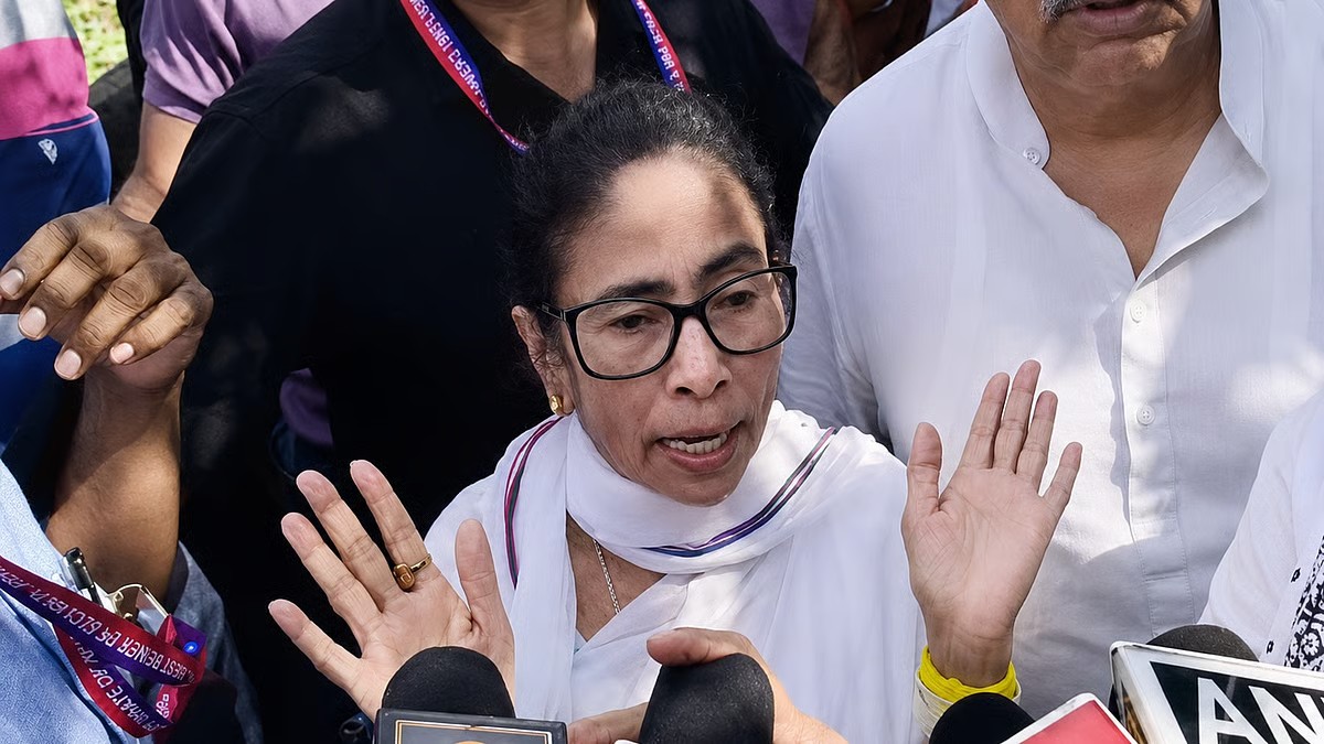 Mamata faces protest, mud, and ‘chor’ slogans during visit to family of deceased TMC worker