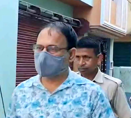 Bengal: Police raid Prabir Das’s in‑laws’ house, seize black bag
