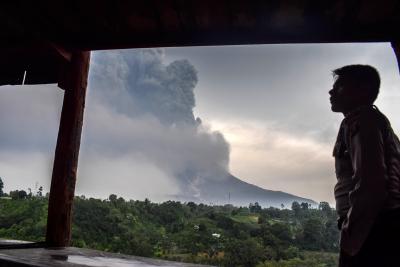Jakarta airport temporarily closed after volcanic ash detected, flights disrupted